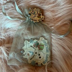 NWT rare Disneyland Holiday Time Christmas Ornament and pin. 2016.